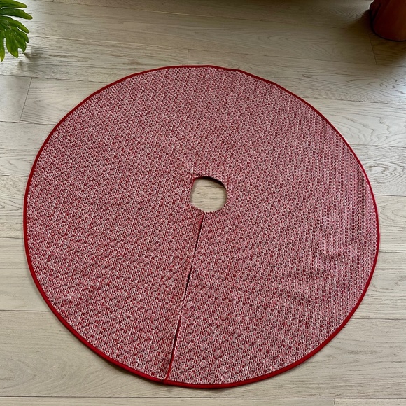 Target Wondershop Red/White Christmas Tree Skirt - Picture 1 of 7